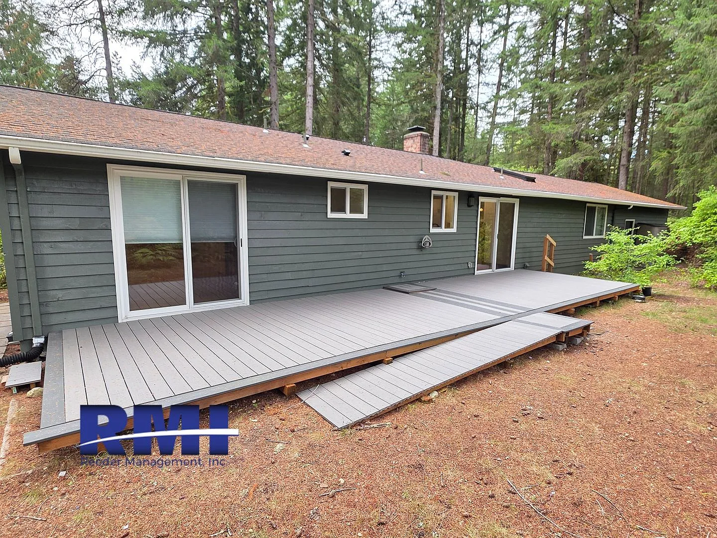 Spacious 4 Bedroom Retreat!! — Photo 3