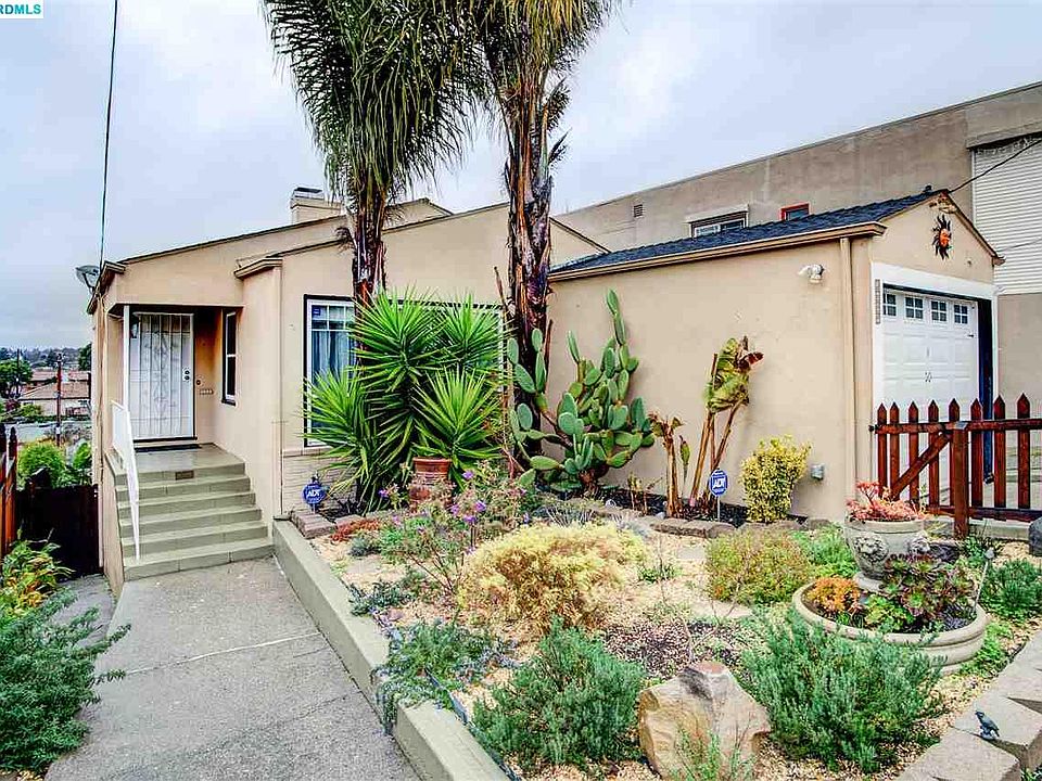 2nd image of 3689 Lily St