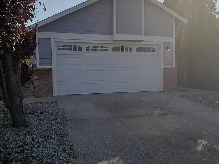 1323 Hidalgo Cir — Photo 2