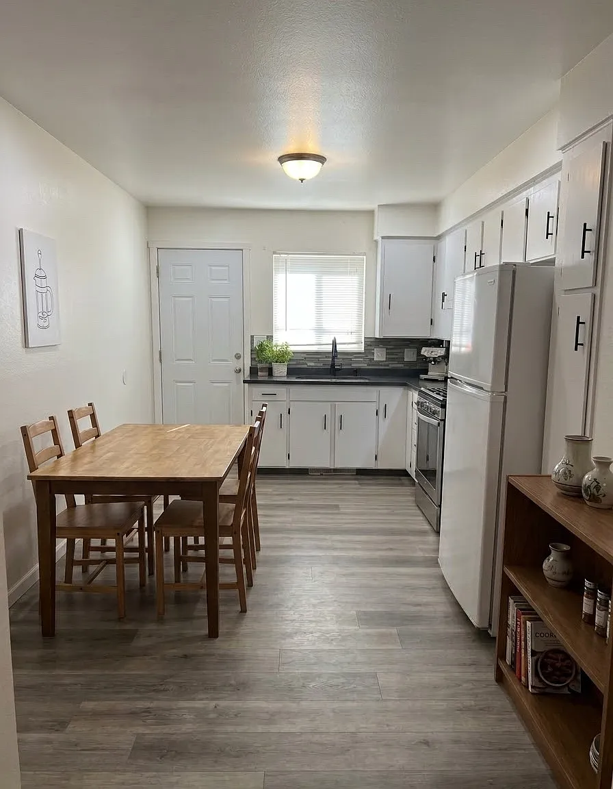 4 bed, 2000 sqft, $2,700 — Photo 2