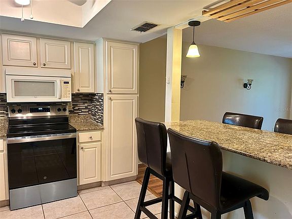 4th image of 2529 OAKLEAF LANE #30C