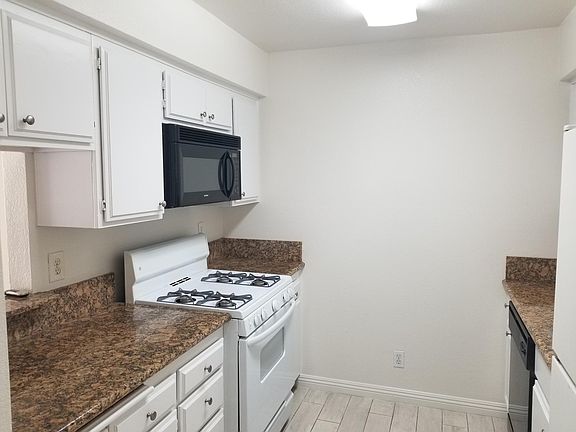 5th image of 3775 Beethoven St #10