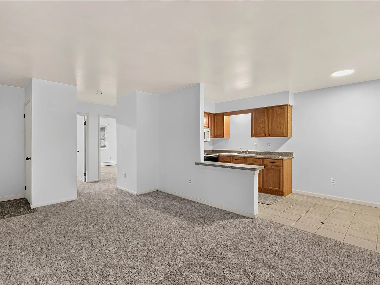 2 bed, 750 sqft, $1,275 — Photo 3