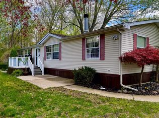 385 Maple Ln, Oakland Township, MI 48363