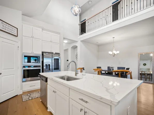 225 Lariat Trl, Waxahachie, TX 75165