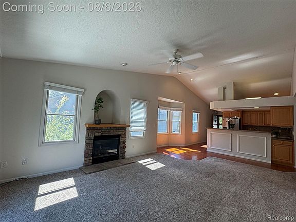 4th image of 255 Creekwood Cir