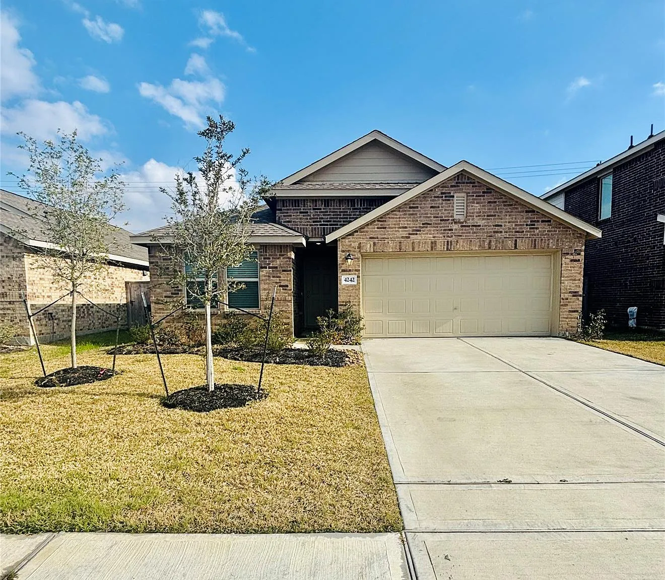 3 bed, 2.0 bath, 1860 sqft, $2,295 — Photo 1
