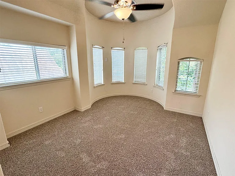 23610 Esperia St — Photo 23