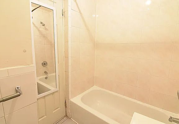 5th image of 1005 45th St APT B1