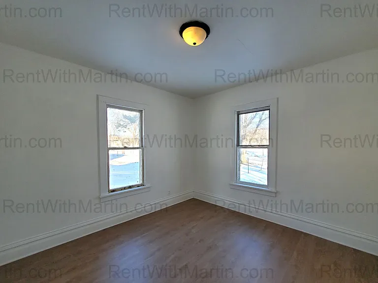 824 Logan Ave — Photo 12
