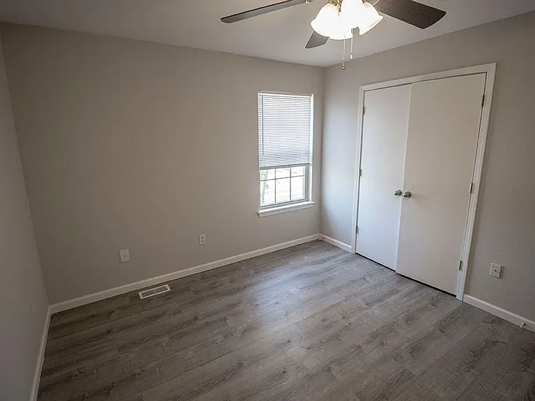 1405 Greensboro Dr — Photo 29