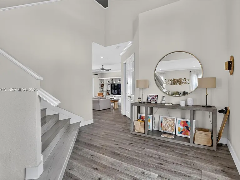 981 Waterside Cir — Photo 5