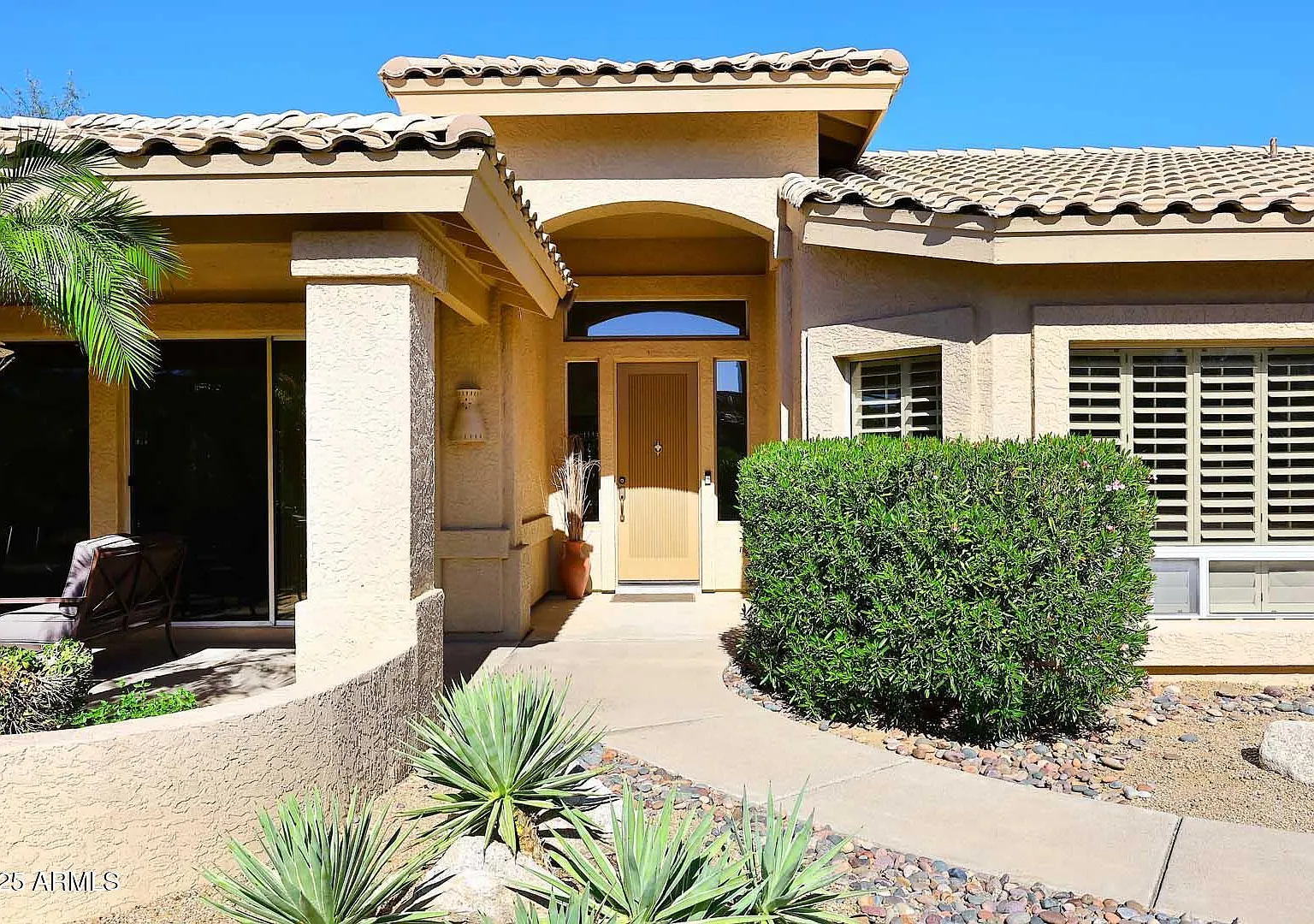 2 bed, 2.0 bath, 2201 sqft, $4,000 — Photo 4