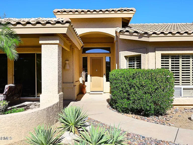 18510 E Leather Ln — Photo 4