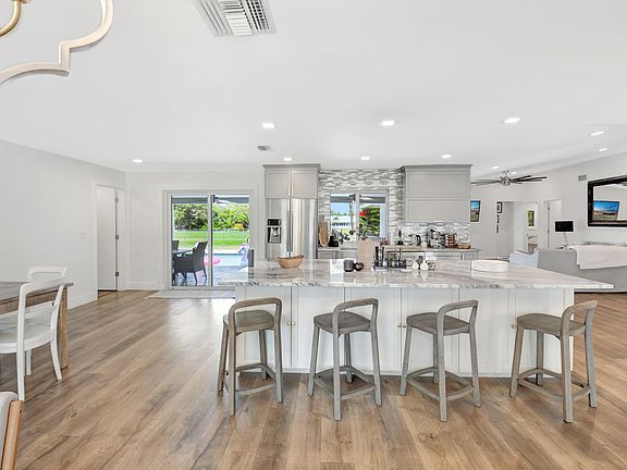 4th image of 3333 Lakeview Drive