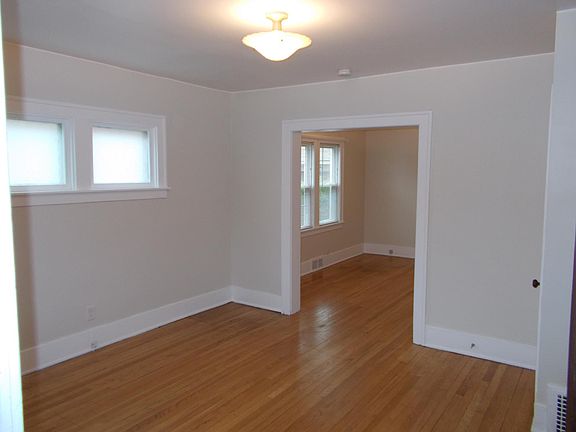 4th image of 311 Phillips Pl #Townhouse
