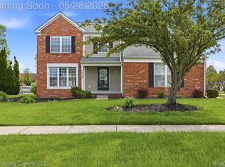 1028 Knightsbridge Rd, Canton, MI 48187
