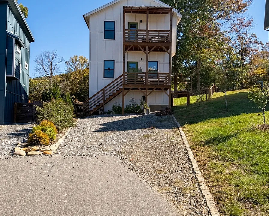 620 Salem Heights Ln