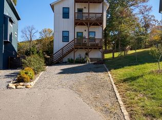 620 Salem Heights Ln, Swannanoa, NC 28778