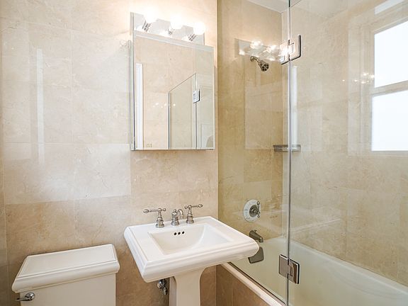 4th image of 151 E 80th St APT 6D