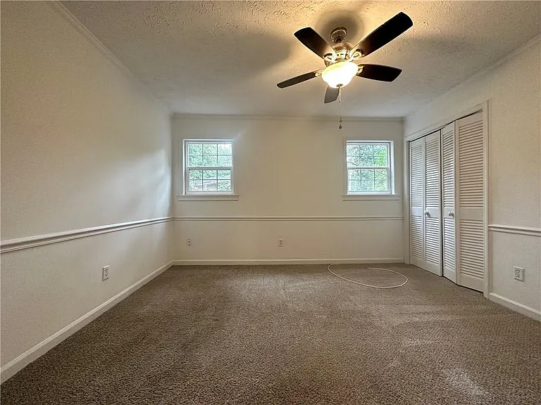 1231 Woodleigh Rd SW — Photo 12