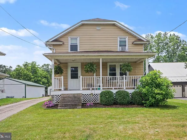 484 E Main St, Thompsontown, PA 17094