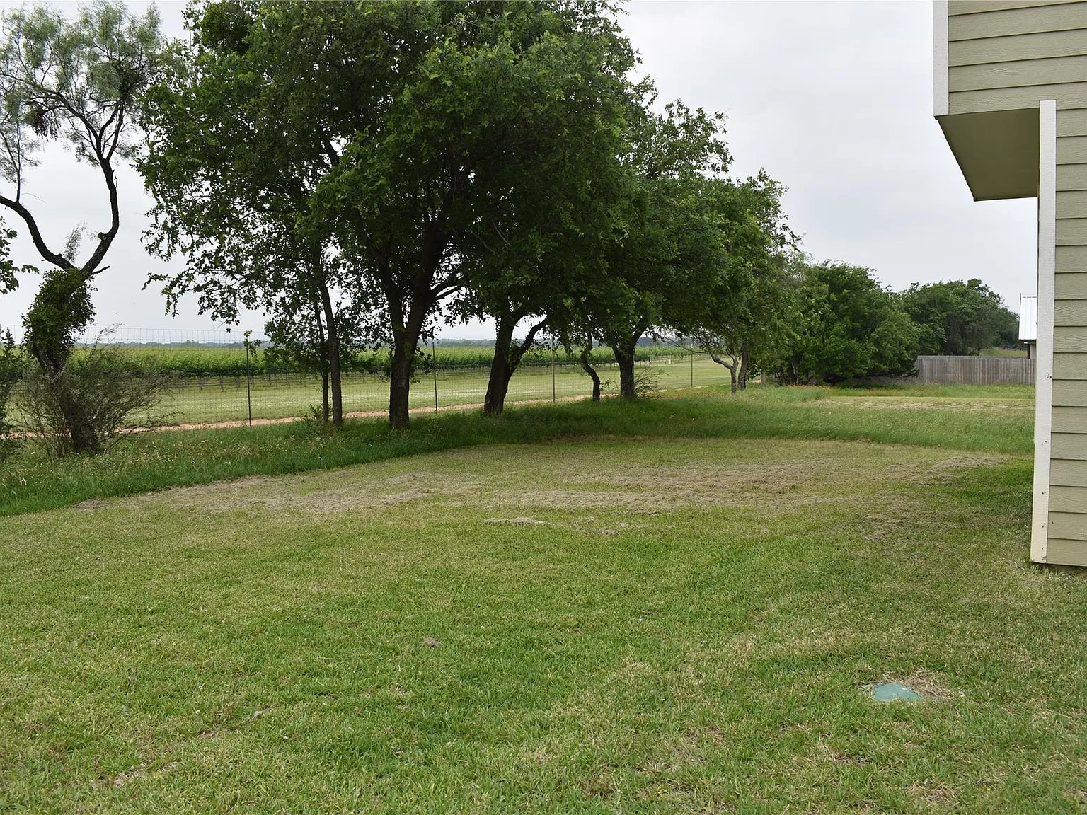 4 bed, 3.5 bath, 2133 sqft, $2,500 — Photo 4