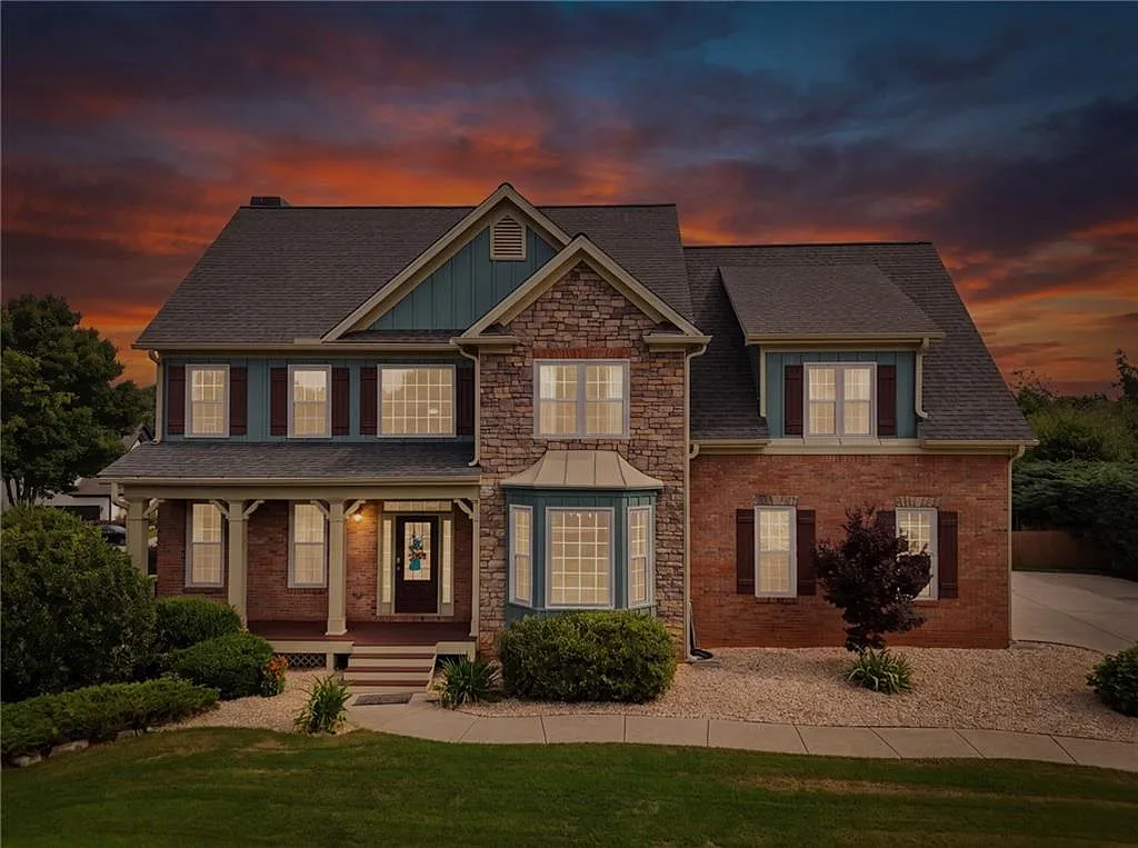 5 bed, 3.5 bath, 3451 sqft, $3,200 — Photo 2