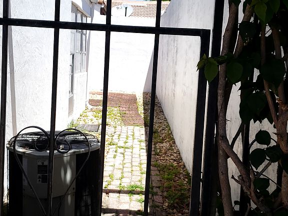 Walk way to courtyard