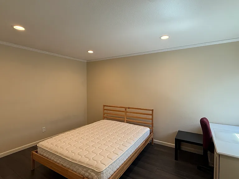 1122 Cleghorn Dr #E — Photo 1