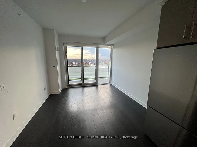 85 Oneida Cres #401 — Photo 10