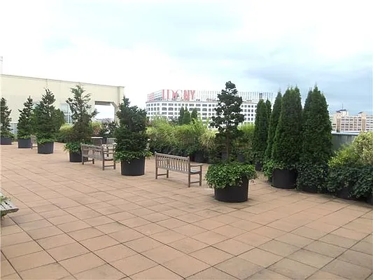 Sold by Avenue Sotheby's International Realty | media 19