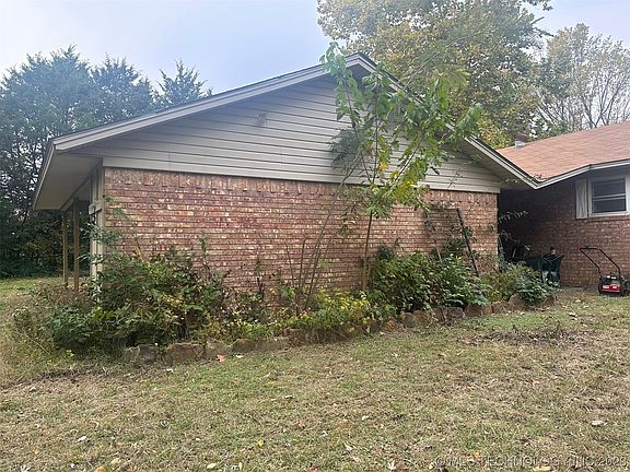 4th image of 1602 E Main St