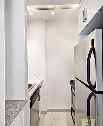 3rd image of 340 E 52nd St APT 3H
