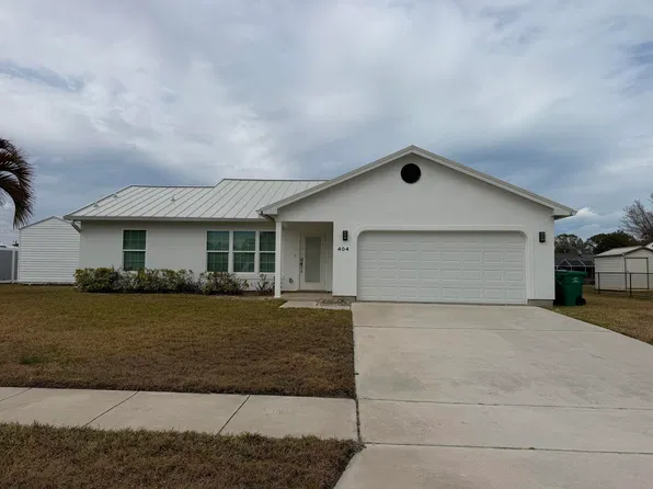 404 NE Camelot Dr, Port Saint Lucie, FL 34983