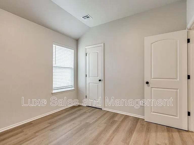 8012 NW 105th St — Photo 21