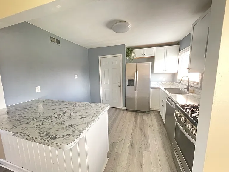2217 Helsley Ave — Photo 6