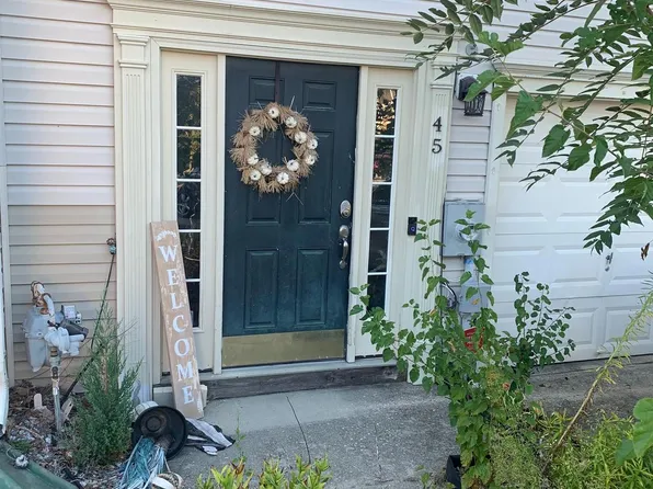 45 Players Ln, Pine Hill, NJ 08021