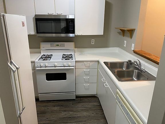 3rd image of 209 Malloy Ln