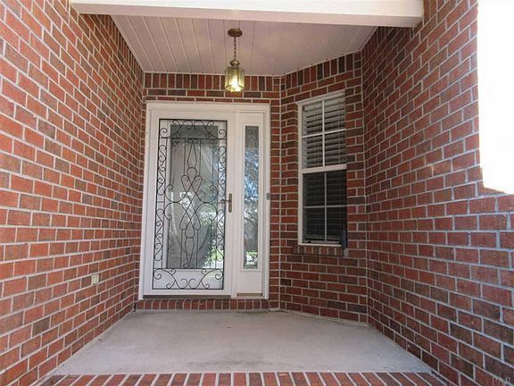 3rd image of 9803 Knollview Dr