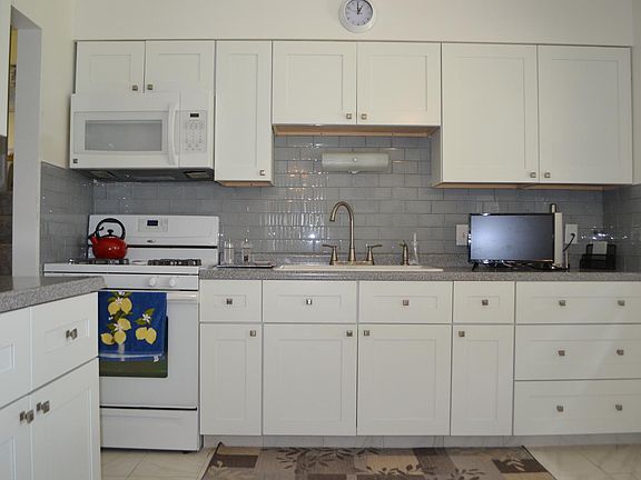 5th image of 22963 Valley Dr
