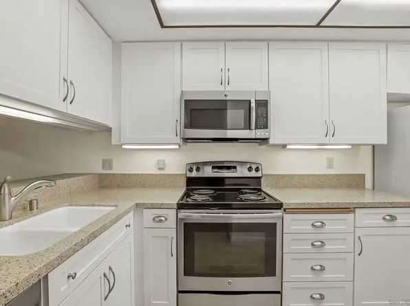 3130 Avenida De Portugal APT 102, San Diego, CA 92106