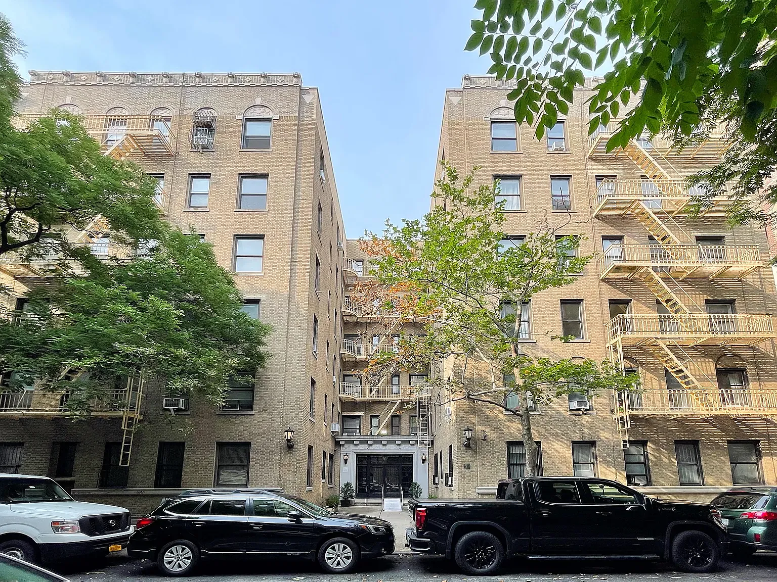 111 West 16th Street — Photo 3
