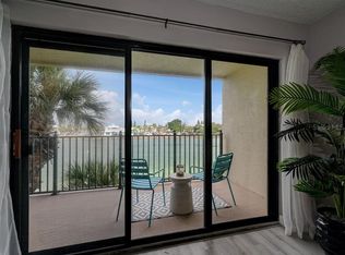 7435 Bayshore Dr APT 202, Treasure Island, FL 33706