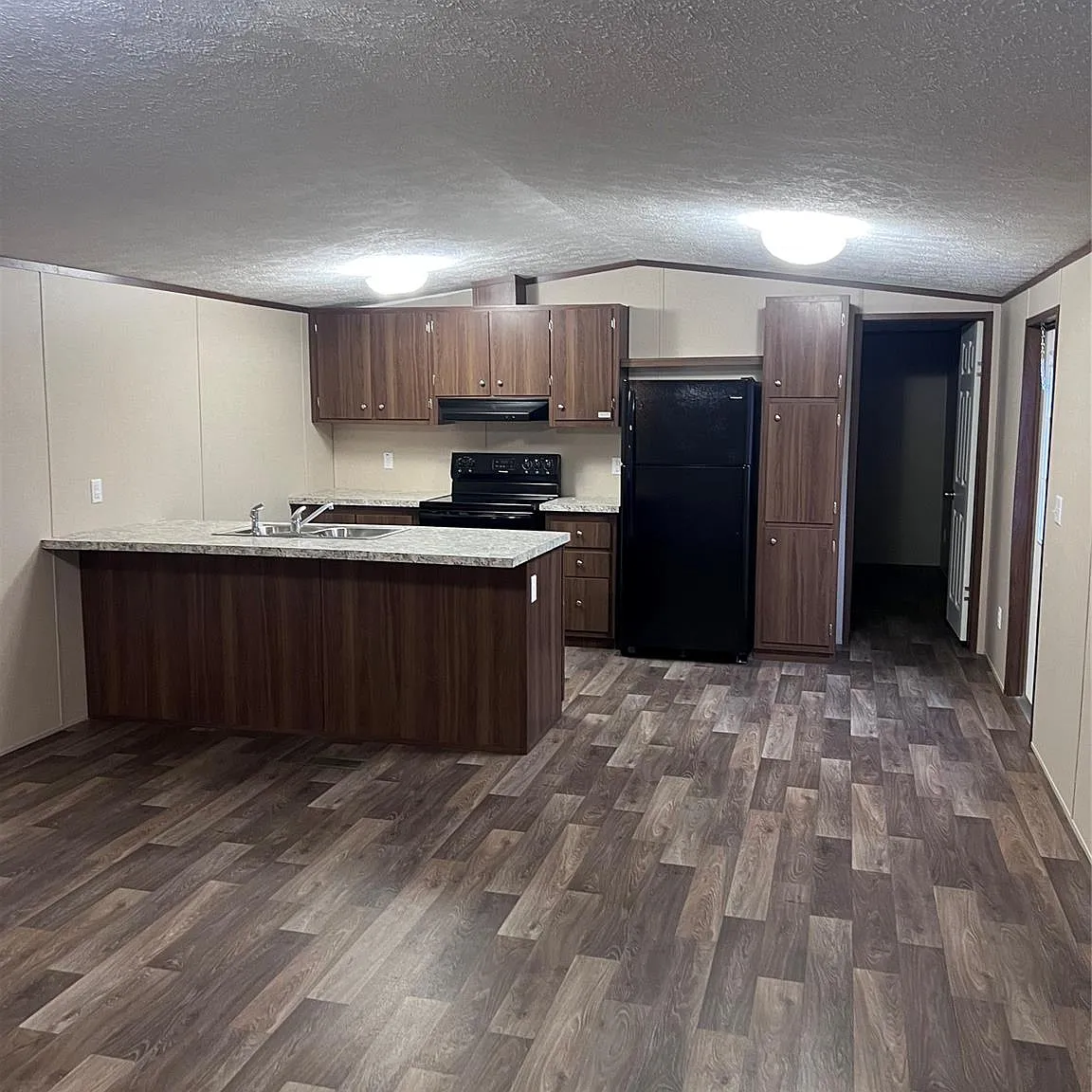 3 bed, 2.0 bath, 1140 sqft, $1,250 — Photo 2