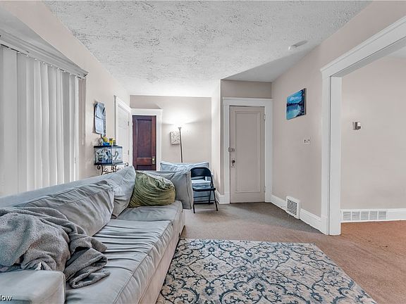 5th image of 10212 Bernard Ave