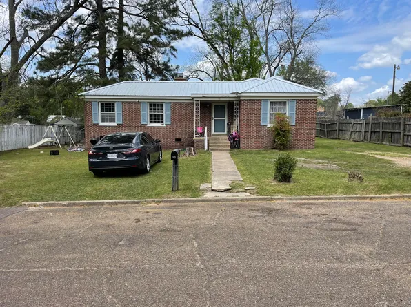 33 Dix St, West Point, MS 39773