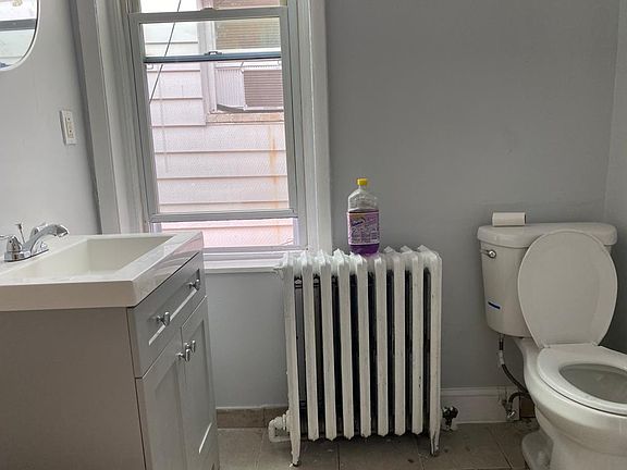 4th image of 2232 S 15th St Floor 2