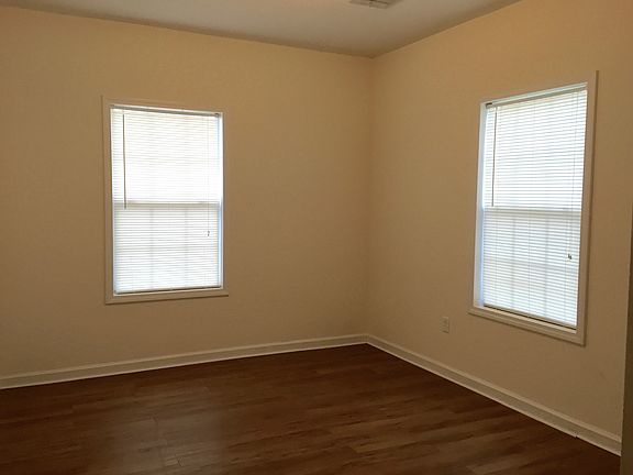 3rd image of 558 Navajo Dr