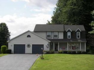 453 Thrushwood Ln, Webster, NY 14580
